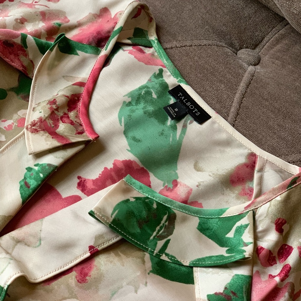 Beautiful TALBOTS Floral Dressy shirt
